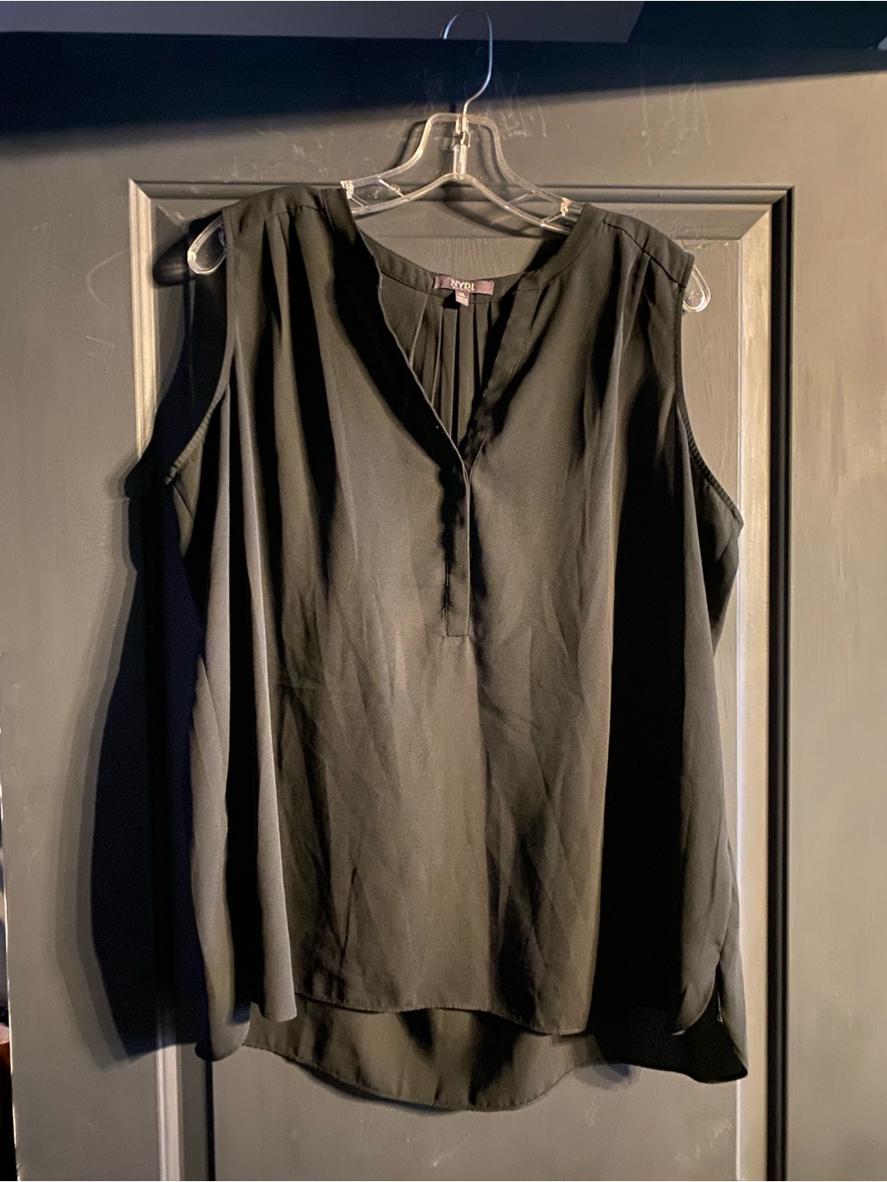 NYDJ Black Sleeveless V-Neck Pleated-Back Camisole